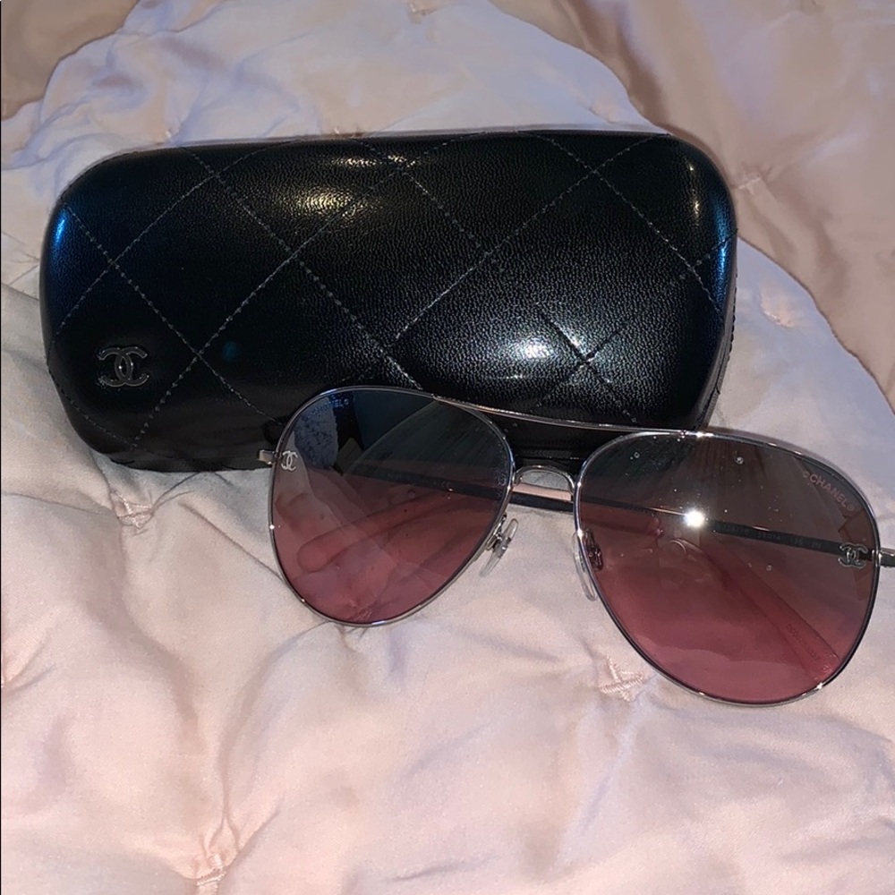Chanel pilot sunglasses! With pink detailing